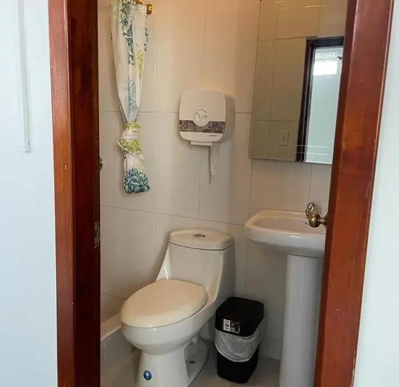 Economy Yhden Hengen Huone, Hostal Carliza