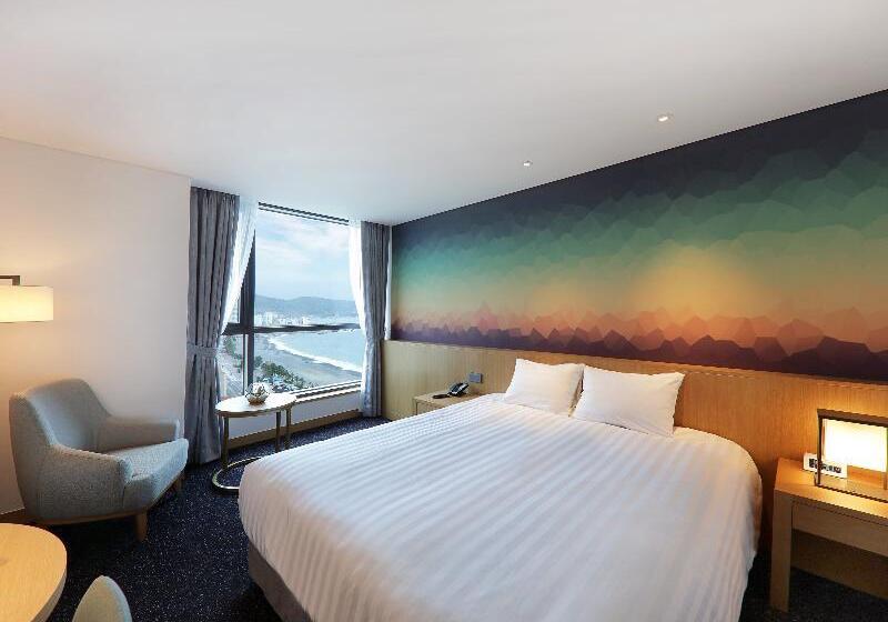 수피리어 룸 측면 바다 전망, Mercure Ambassador Ulsan