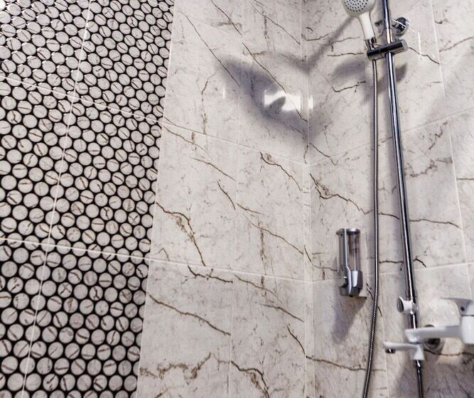 اتاق استاندارد با چشم‌انداز رودخانه, Revu