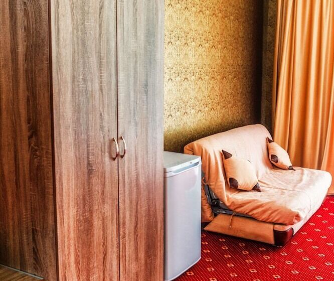 اتاق استاندارد با چشم‌انداز رودخانه, Revu