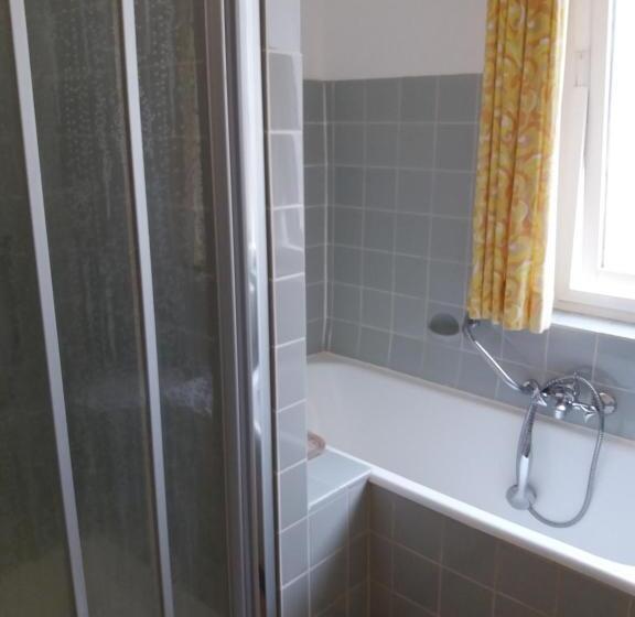 اتاق لوکس, Pension Cecilie