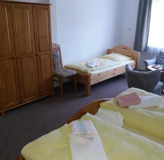 اتاق راحتی سه تخته, Pension Cecilie