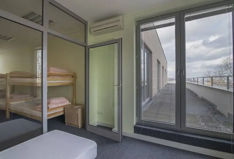 ルームシェアのワンベッド, Sea Hostel