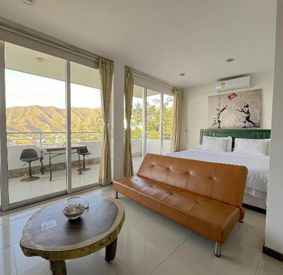 استودیوی استاندارد با چشم‌انداز دریا, Tnt Mirador