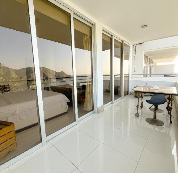 استودیوی استاندارد با چشم‌انداز دریا, Tnt Mirador