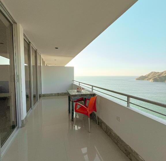 اتاق لوکس با بالکن و چشم‌انداز دریا, Tnt Mirador