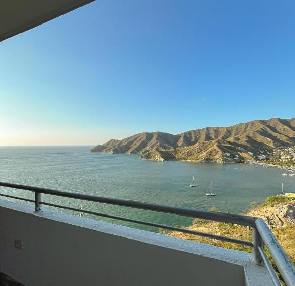 اتاق لوکس با بالکن و چشم‌انداز دریا, Tnt Mirador