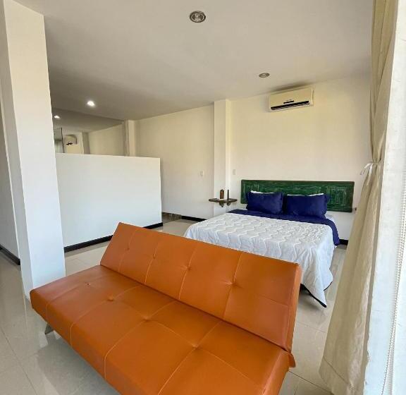 اتاق لوکس با بالکن و چشم‌انداز دریا, Tnt Mirador