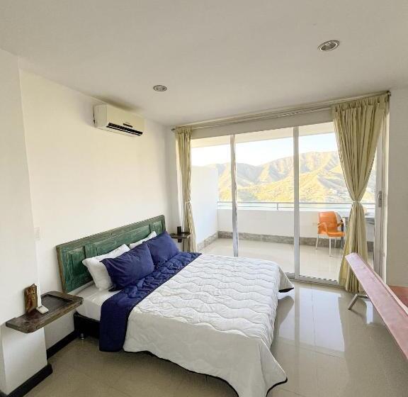 اتاق لوکس با بالکن و چشم‌انداز دریا, Tnt Mirador