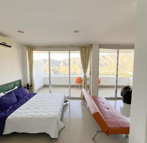 اتاق لوکس با بالکن و چشم‌انداز دریا, Tnt Mirador