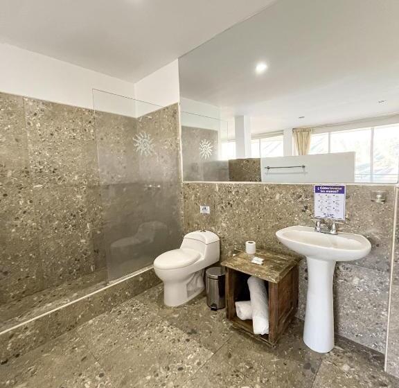 اتاق لوکس با بالکن و چشم‌انداز دریا, Tnt Mirador