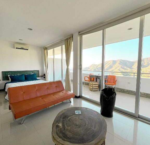 اتاق لوکس با بالکن و چشم‌انداز دریا, Tnt Mirador