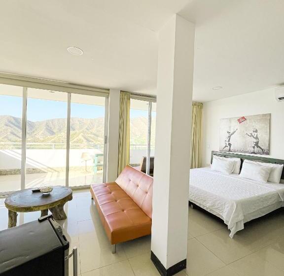 اتاق لوکس با بالکن و چشم‌انداز دریا, Tnt Mirador