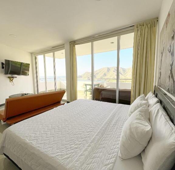 اتاق لوکس با بالکن و چشم‌انداز دریا, Tnt Mirador