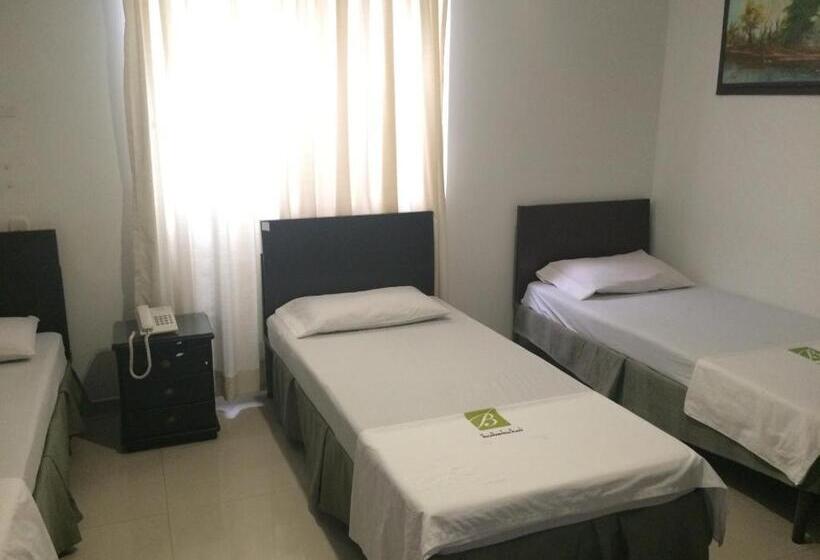 غرفة قياسية ثلاثية, Bucaramanga Plaza
