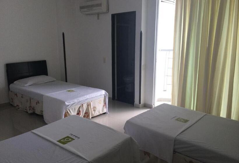 غرفة قياسية رباعية, Bucaramanga Plaza