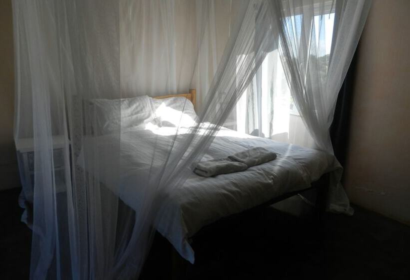 디럭스 방갈로, Gamboozini Lodge