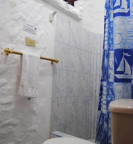 اتاق استاندارد سه نفره, Hostal Galapagos By Bar De Beto