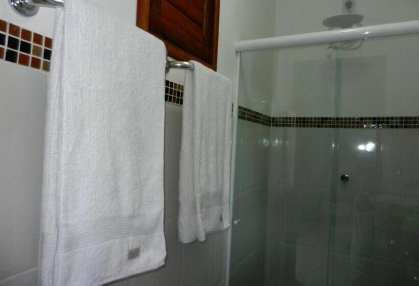 غرفة قياسية ثلاثية, A Casa é Sua!