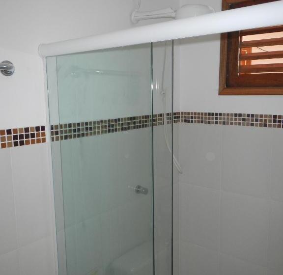 غرفة قياسية رباعية, A Casa é Sua!