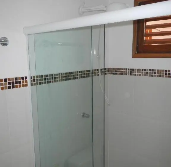اتاق استاندارد چهار تخته, A Casa é Sua!