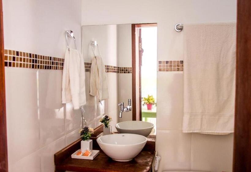 غرفة قياسية رباعية, A Casa é Sua!