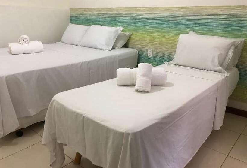 غرفة قياسية ثلاثية, A Casa é Sua!