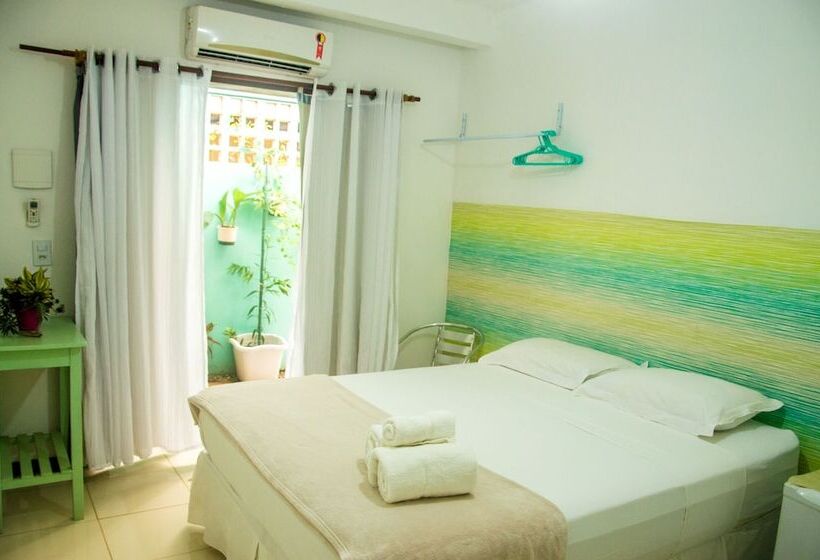 غرفة قياسية ثلاثية, A Casa é Sua!