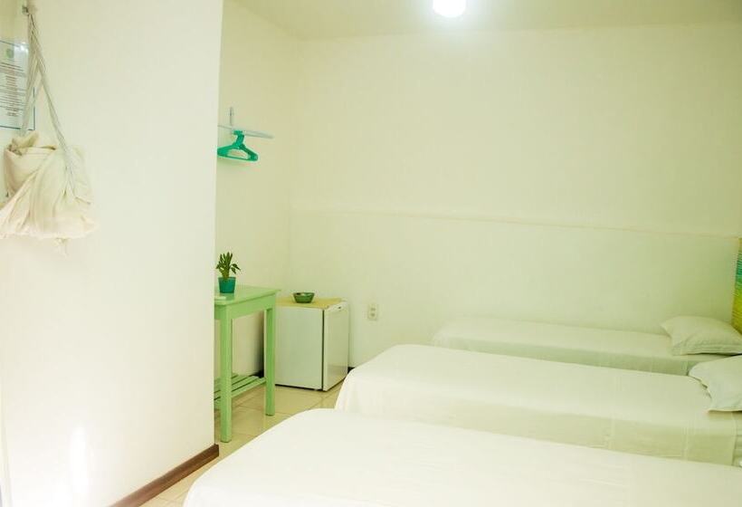 غرفة قياسية ثلاثية, A Casa é Sua!