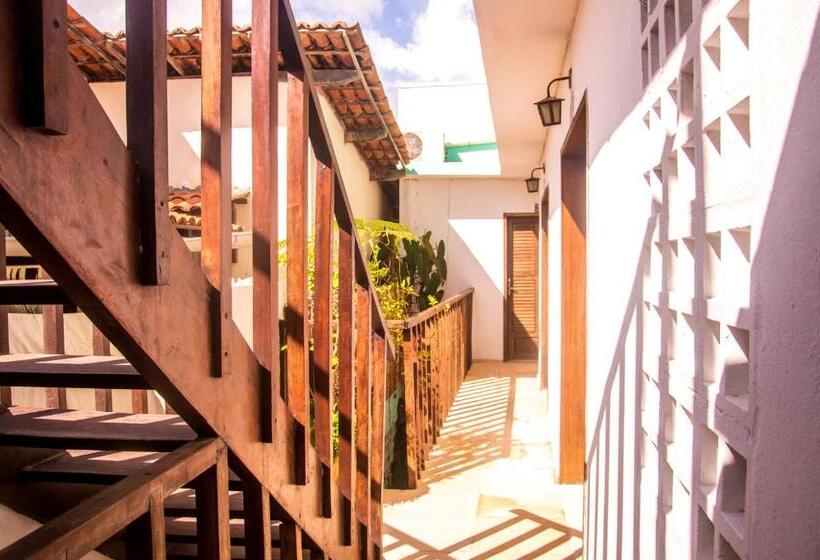 غرفة قياسية رباعية, A Casa é Sua!