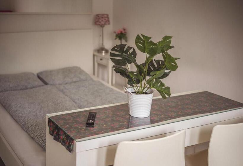 غرفة قياسية, 4 Couples & 4 Friends Hostel