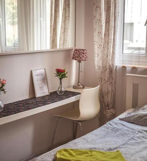 غرفة قياسية, 4 Couples & 4 Friends Hostel