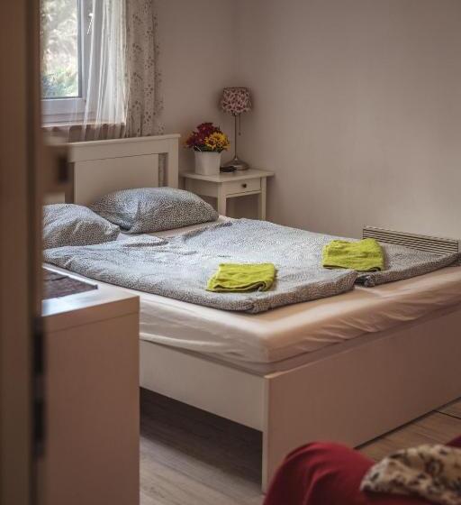 غرفة قياسية, 4 Couples & 4 Friends Hostel