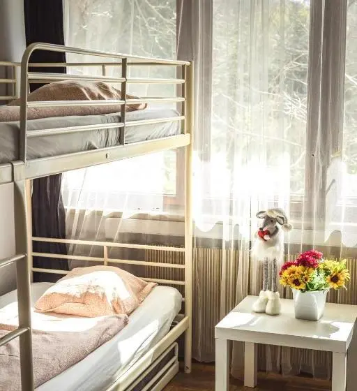 اتاق استاندارد سه نفره, 4 Couples & 4 Friends Hostel
