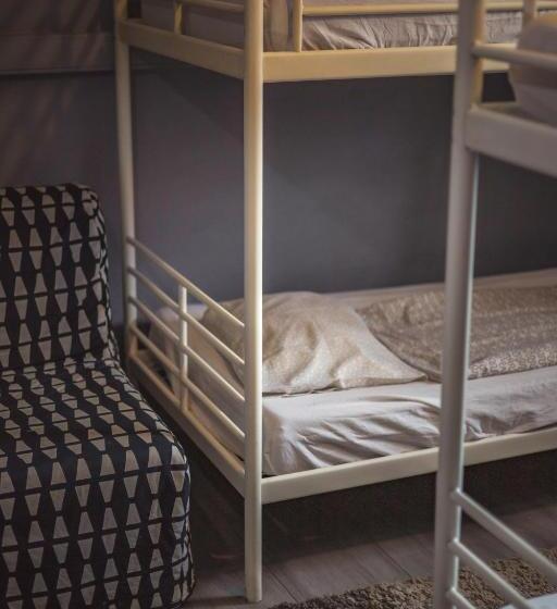 Четырехместный Номер Стандарт, 4 Couples & 4 Friends Hostel
