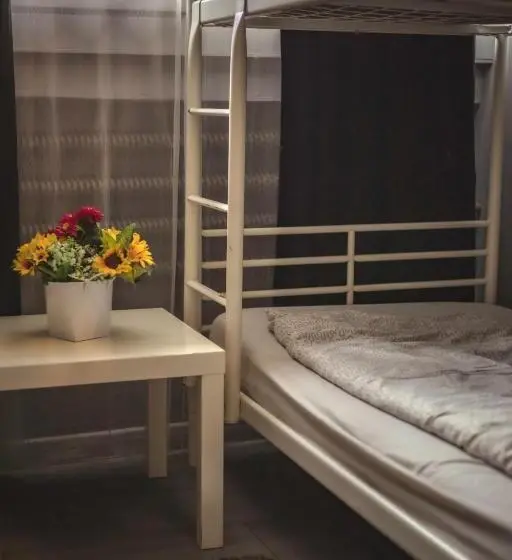 اتاق استاندارد چهار تخته, 4 Couples & 4 Friends Hostel