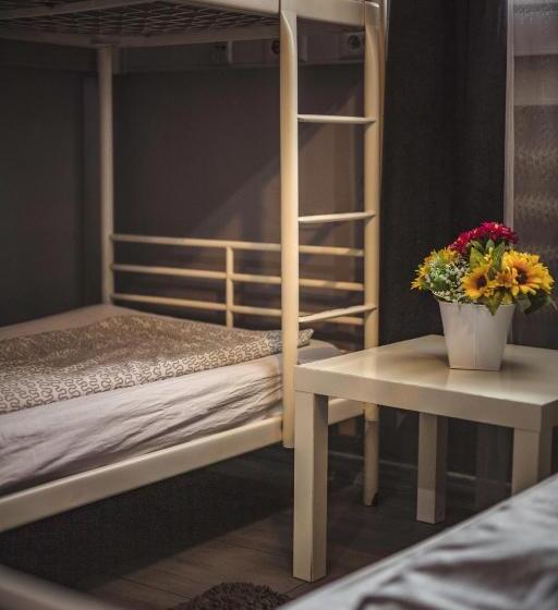 غرفة قياسية رباعية, 4 Couples & 4 Friends Hostel