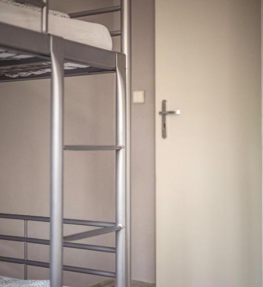 غرفة قياسية رباعية, 4 Couples & 4 Friends Hostel