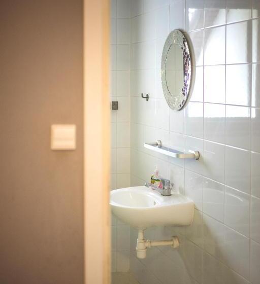 غرفة عائلية, 4 Couples & 4 Friends Hostel