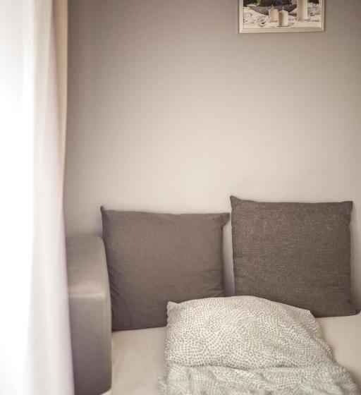 Семейный Номер, 4 Couples & 4 Friends Hostel