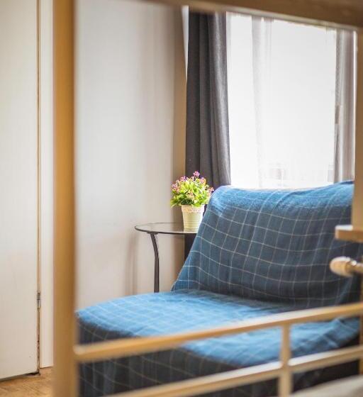 غرفة عائلية, 4 Couples & 4 Friends Hostel