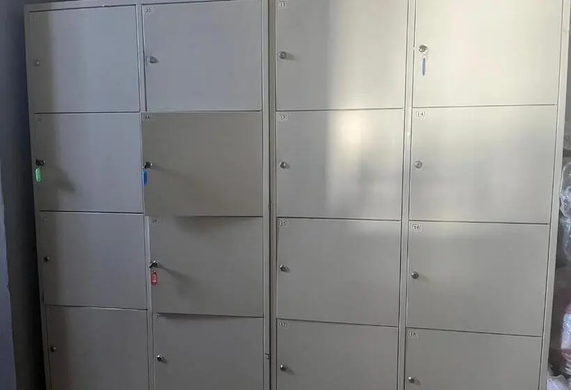 تختخواب در اتاق مشترک, 4 Couples & 4 Friends Hostel