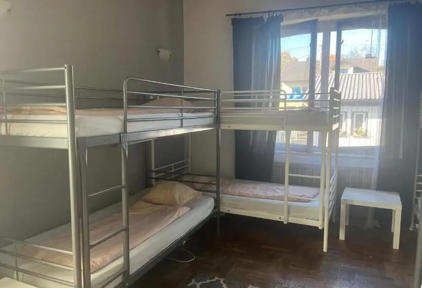 تختخواب در اتاق مشترک, 4 Couples & 4 Friends Hostel