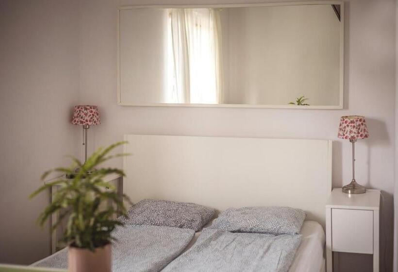 غرفة قياسية, 4 Couples & 4 Friends Hostel