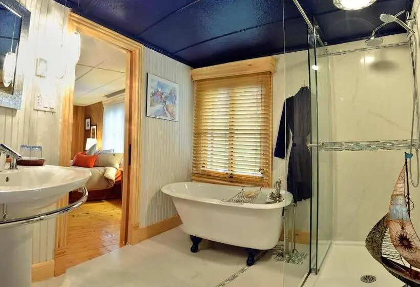 اتاق استاندارد چهار تخته, Auberge à La Chouenne