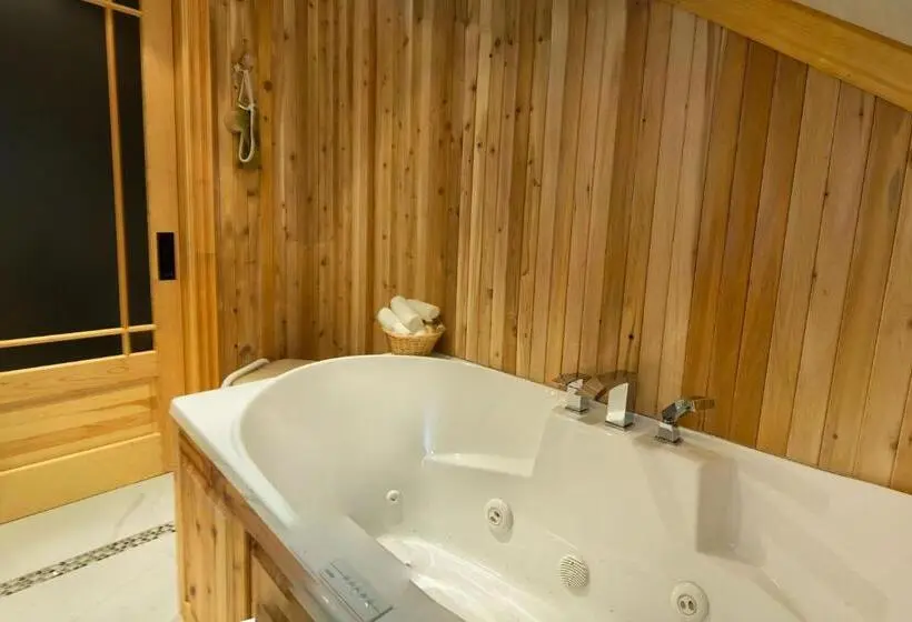اتاق لوکس, Auberge à La Chouenne