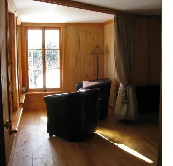 اتاق لوکس, Auberge à La Chouenne