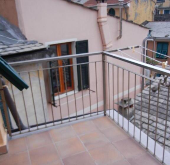 デラックススイート, Rina Rooms