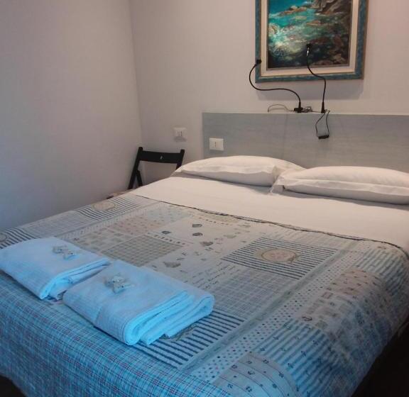 デラックススイート, Rina Rooms