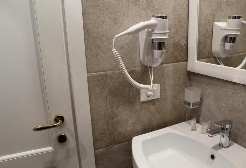 エコノミールーム, Rina Rooms